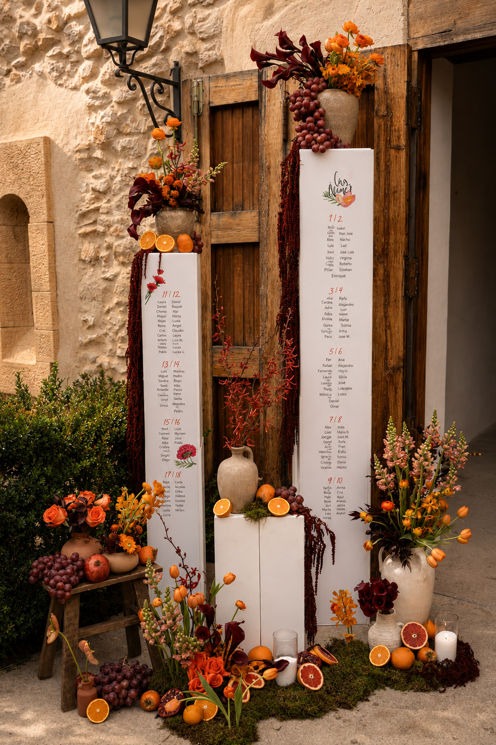 Seating plan de boda decorado con naranjas, granadas y flores de temporada — decoración fine art en la Comunitat Valenciana